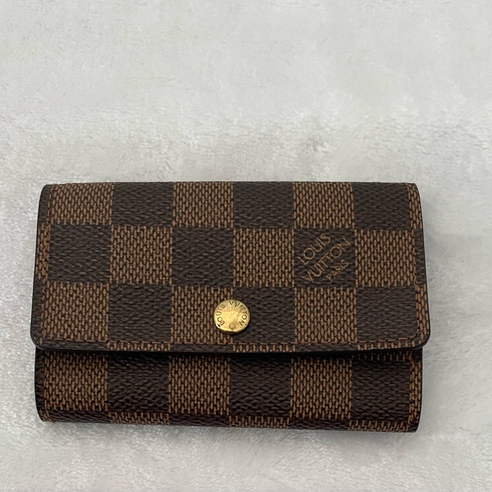Louis Vuitton 6 key holder